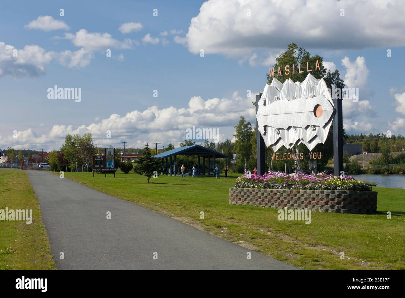 Segno accoglie i visitatori a Wasilla Alaska Foto Stock