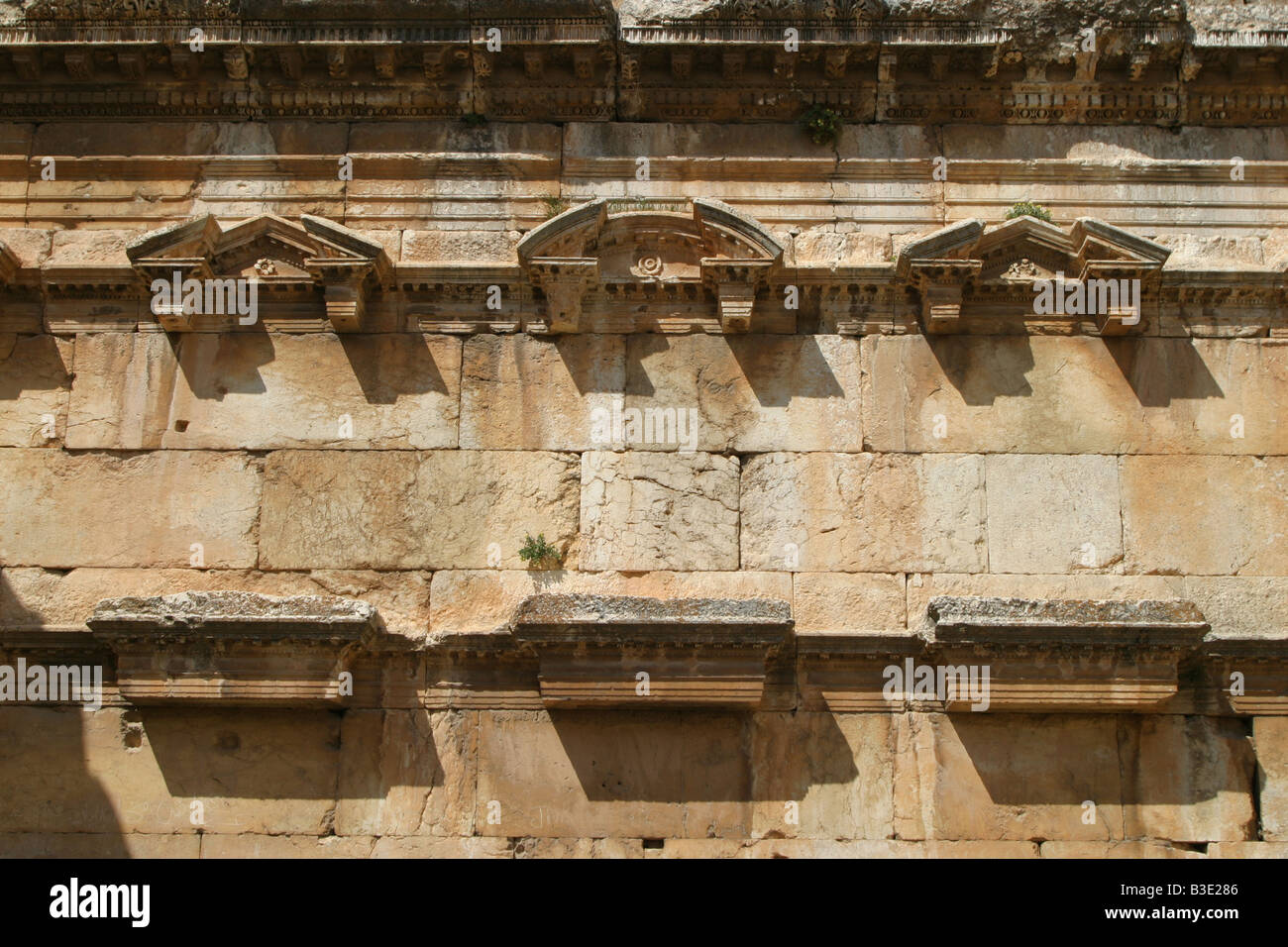 La sezione di parete dal tempio di Giove in rovine di Baalbeck, Beqaa valley, Libano Foto Stock