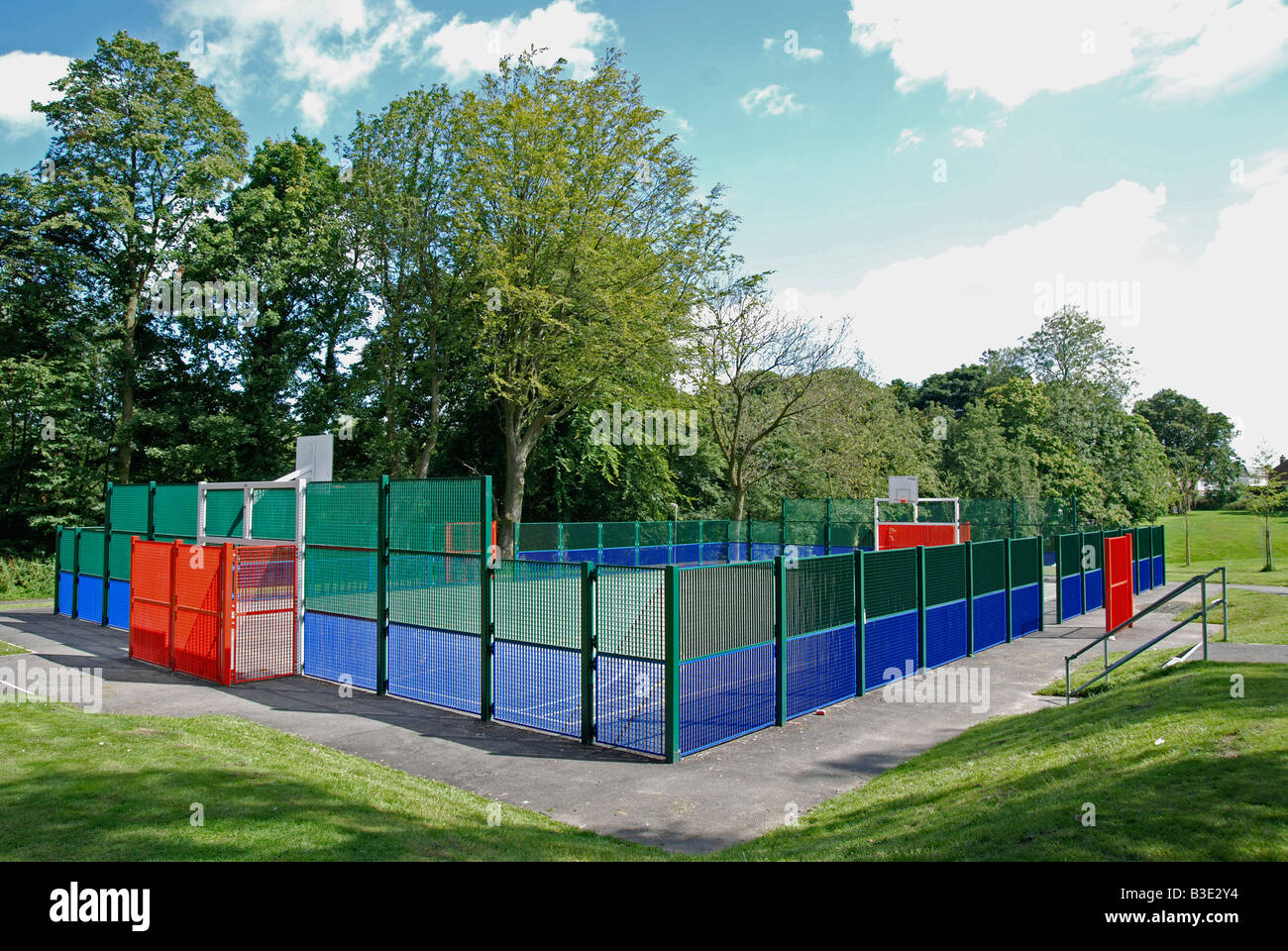 Un incluso campo sportivo nel parco di Taylor,st.helens,merseyside, Regno Unito Foto Stock