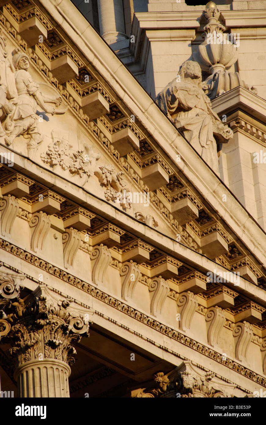 Dettagli architettonici sulla faccia occidentale della Cattedrale di St Paul London Inghilterra England Foto Stock