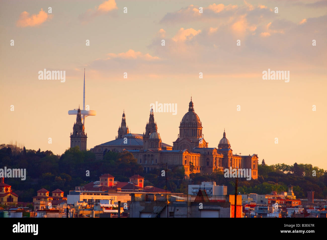 Panoramica di Palau Nacional Barcellona Catalonia Spagna al crepuscolo Foto Stock