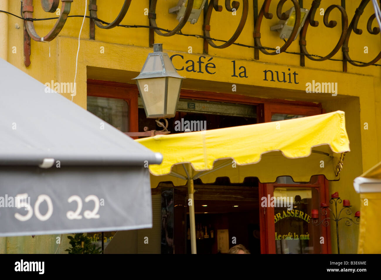 Il Cafe La Nuit reso famoso in un Van Gogh pittura in Arles Francia Foto Stock