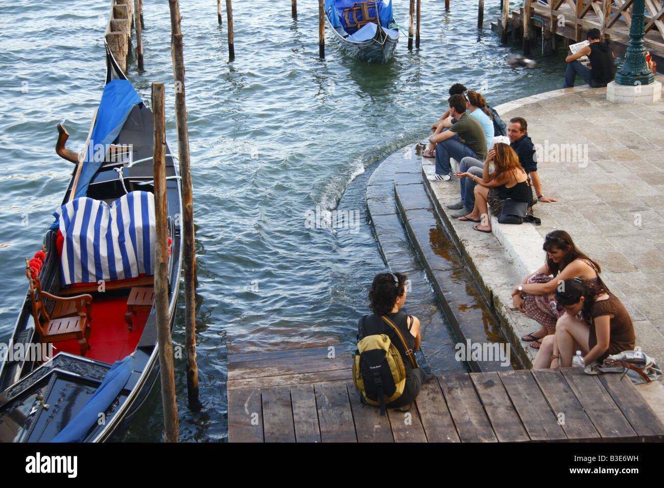 Giovani viaggiatori in Venezia Foto Stock