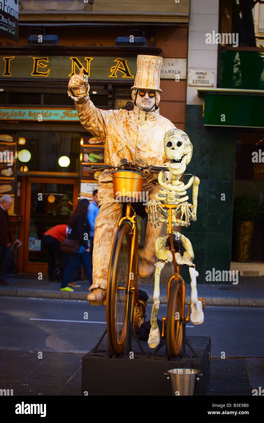 Animatore di strada Las Ramblas Barcellona Catalonia Spagna Foto Stock