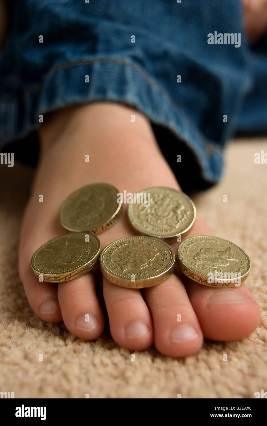 Soldi su un piede Foto Stock