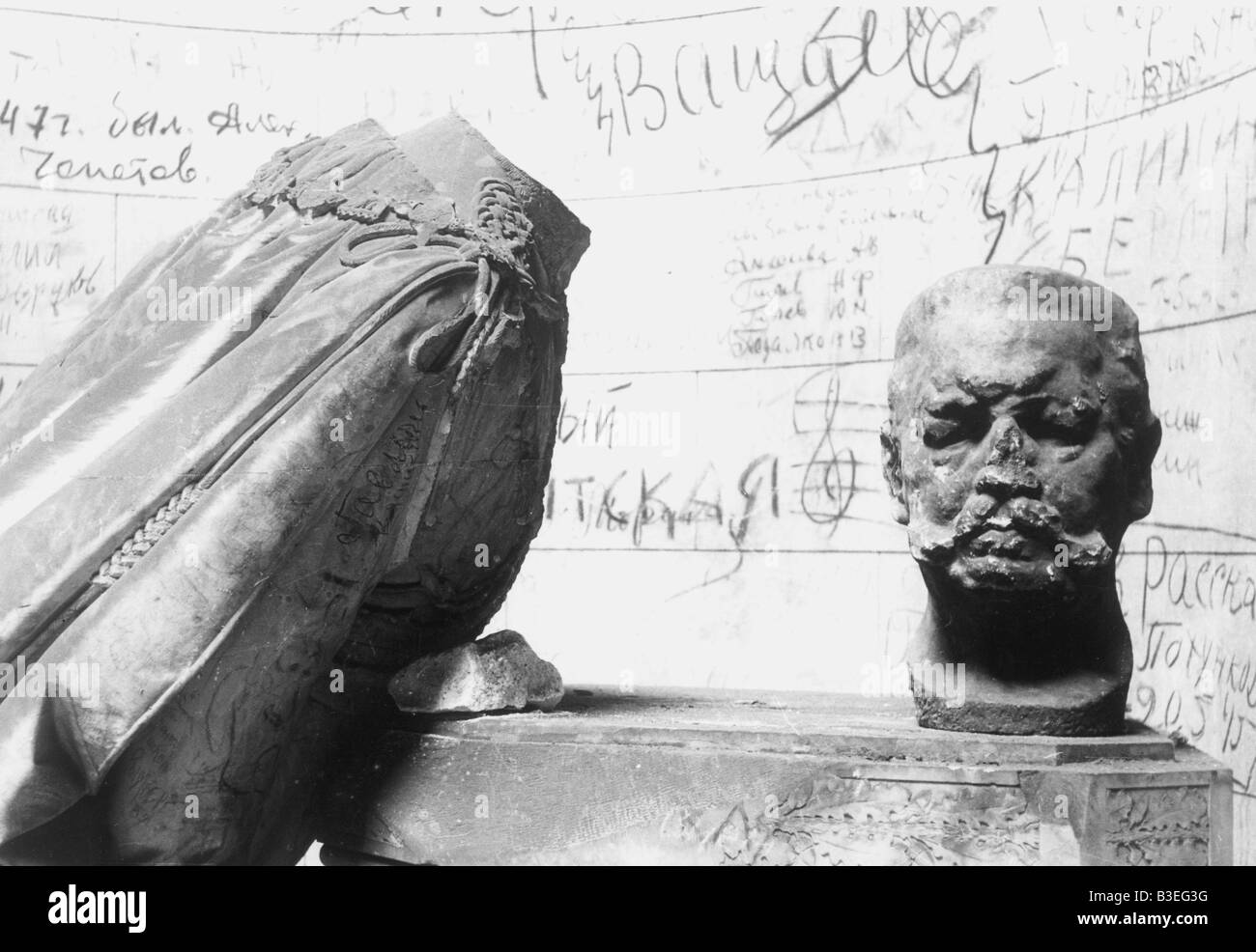 Danneggiata la statua di Hindenburg/Berlino/1945 Foto Stock