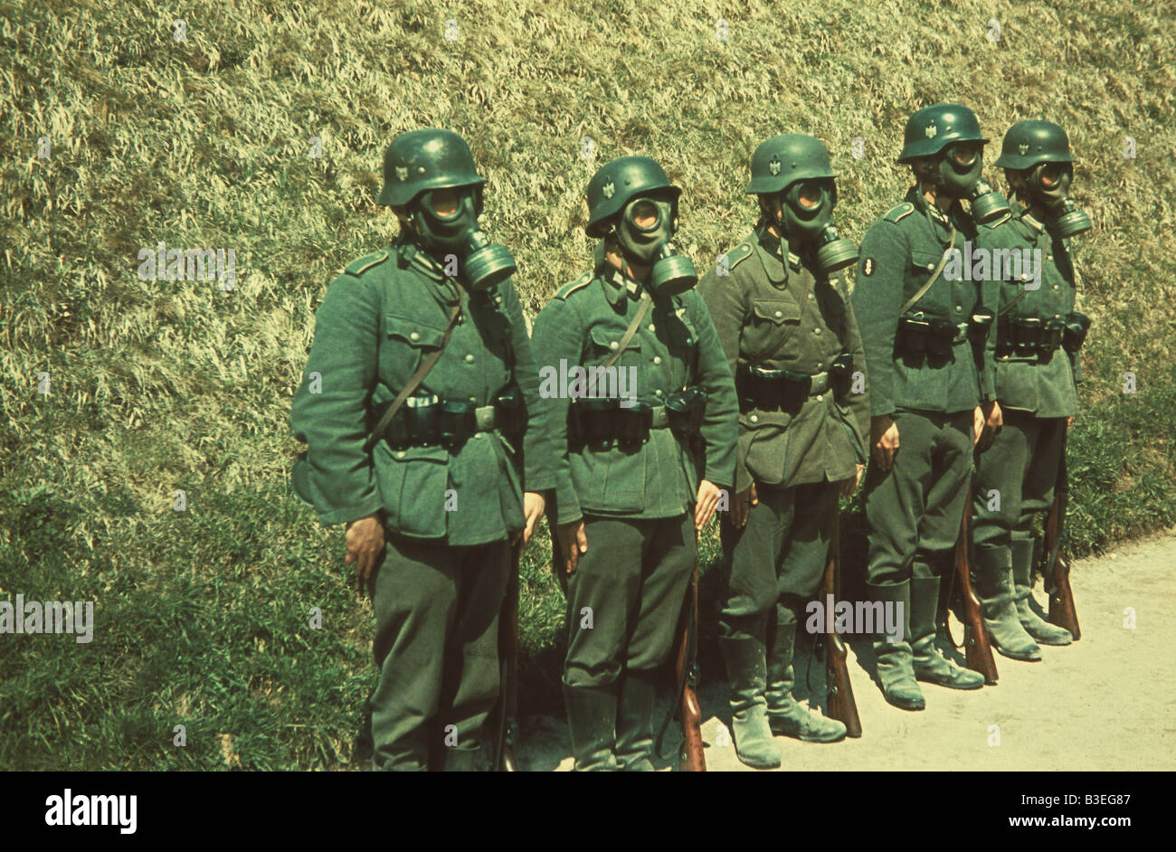 Formazione reclute in uso gasmask / 1939 Foto Stock