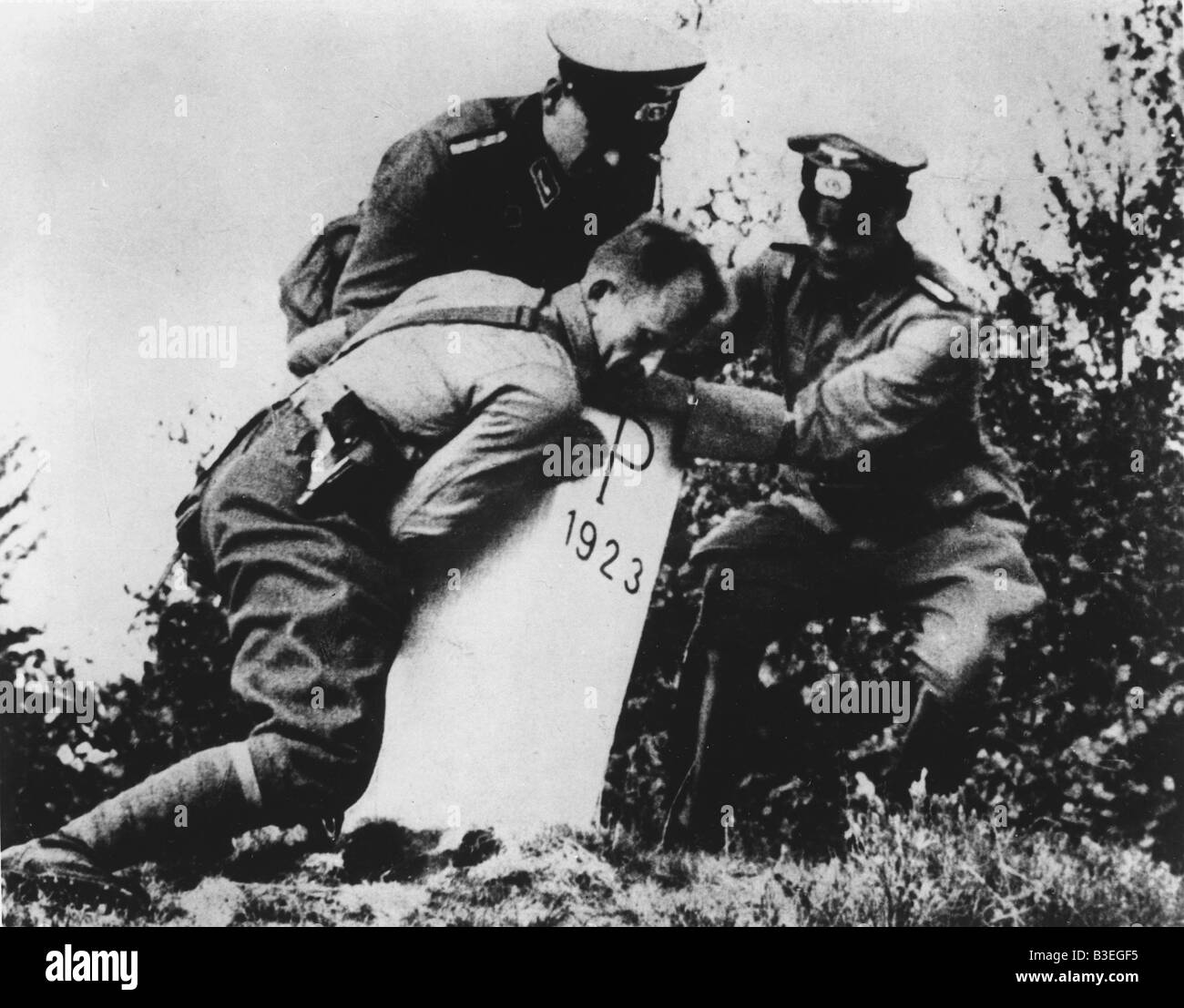 Rimozione di frontiera polacca marcature. Foto Stock