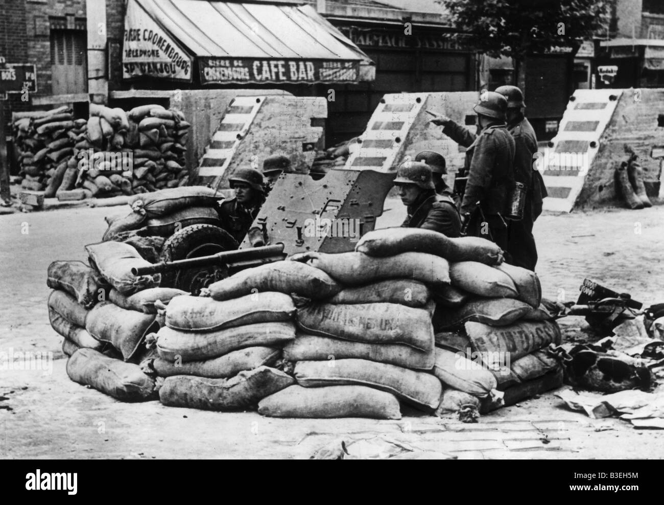 Il tedesco blocchi stradali in Bondy, 1940. Foto Stock