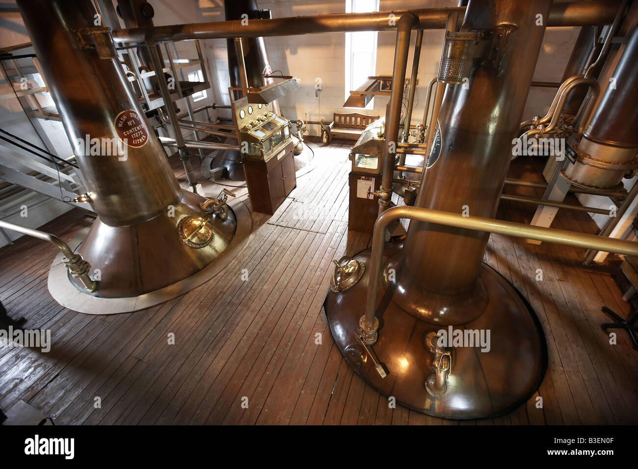 Pentola di Rame alambicchi a il Bruichladdich distilleria di whisky Isle of Islay Argyll and Bute Scozia UK Foto Stock