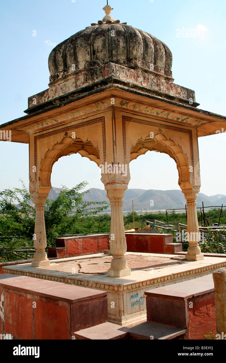 A cupola tradizionale tetto scolpito chiamato mandap tipicamente visti su North Indian templi indù Foto Stock