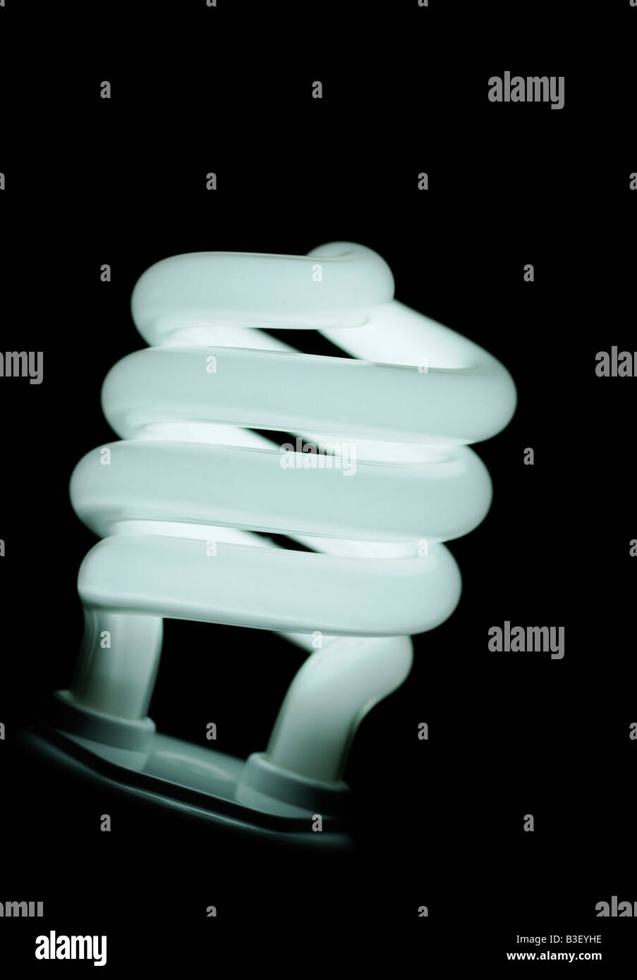 Compatta a risparmio energetico per lampade fluorescenti da vicino un'alternativa ecologica ai tradizionali lampadine Foto Stock
