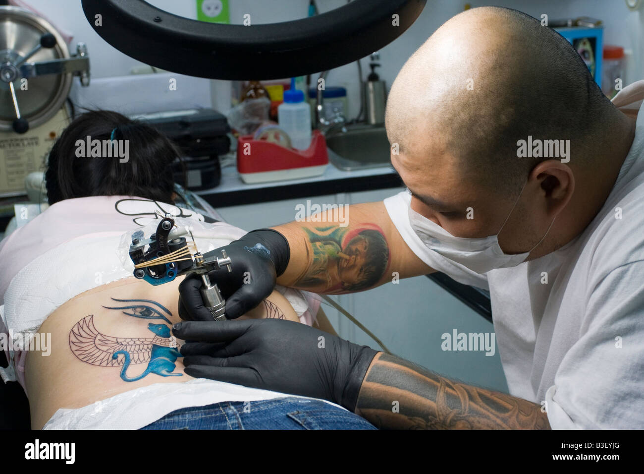 Macchina per tatuaggio immagini e fotografie stock ad alta risoluzione -  Alamy