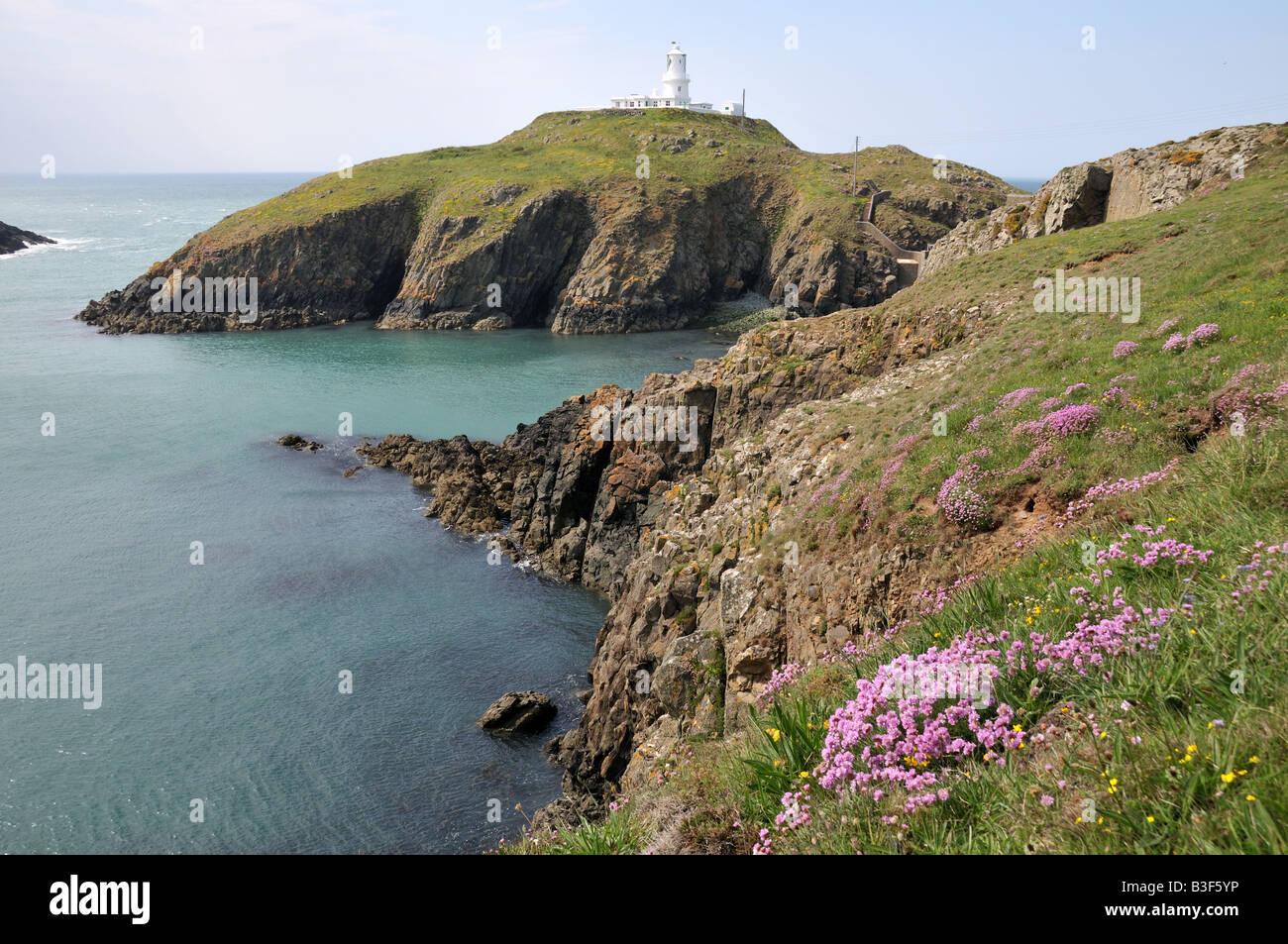 Strumble Head Lighthouse Pembrokeshire Parco nazionale del Galles Foto Stock