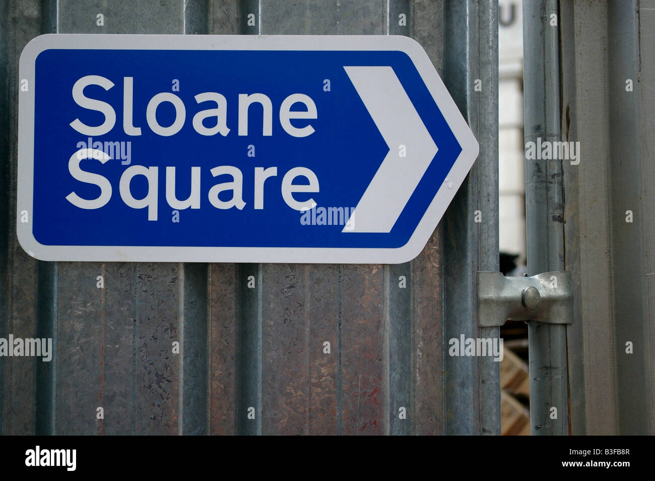 Cartello in metallo a Sloane Square a Londra Foto Stock