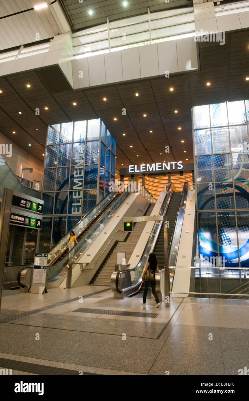 "Entrata degli elementi Shopping Mall in Union Square di sviluppo in West Kowloon Hong Kong" Foto Stock