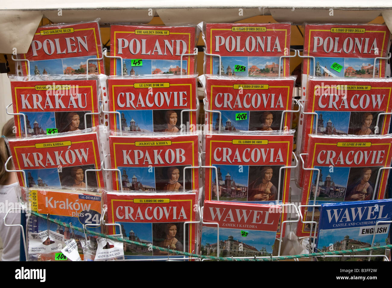 Polacco libri turistici per Cracovia in varie lingue Foto Stock