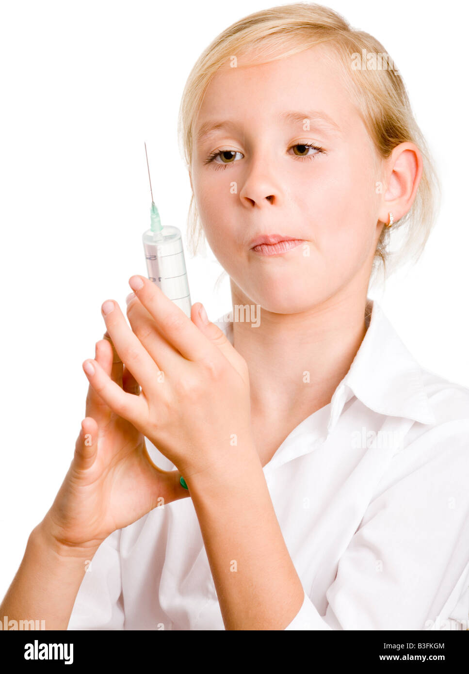 Ragazza che gioca con shot Foto Stock