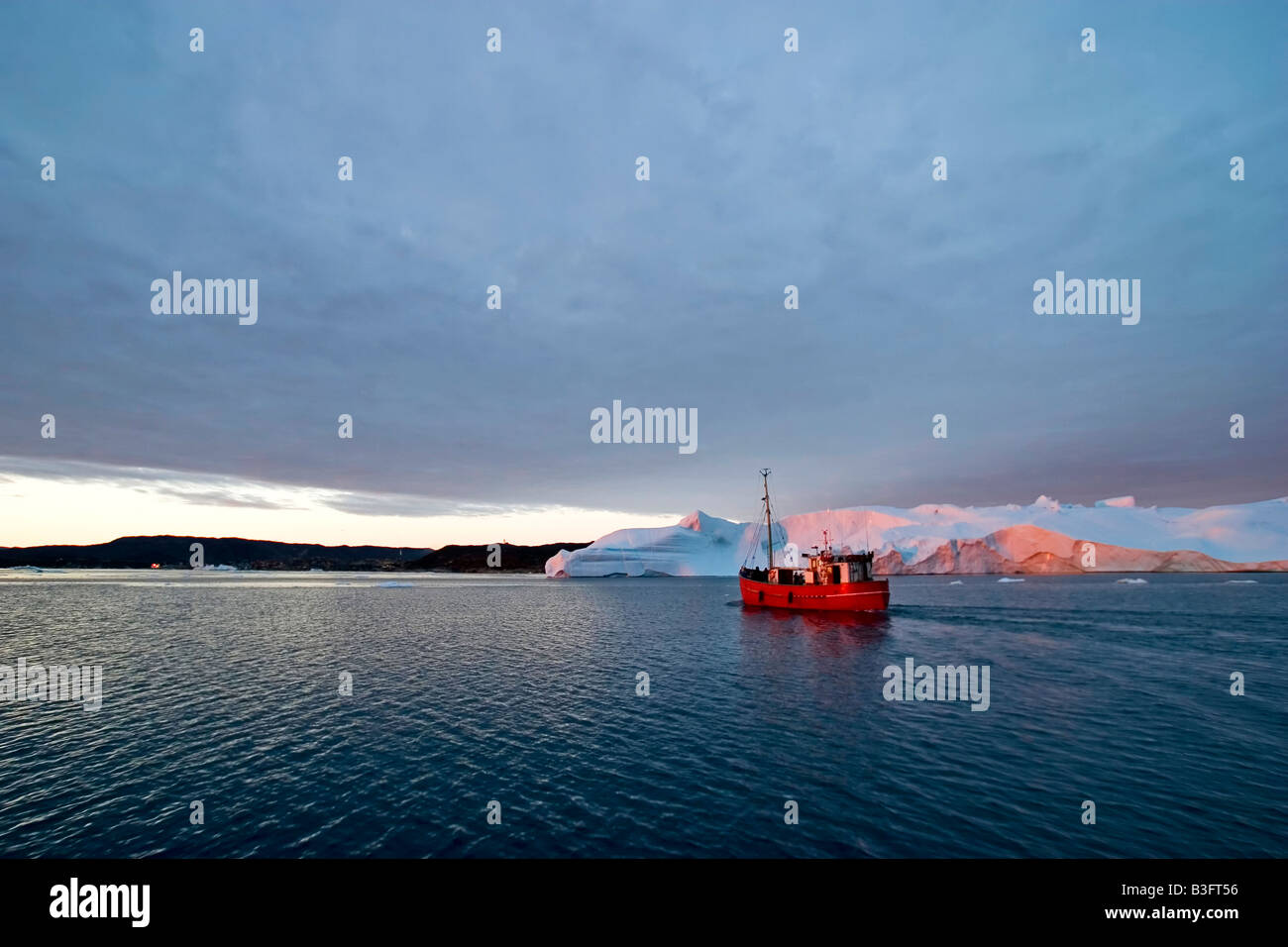 Il sole di mezzanotte in Groenlandia Foto Stock