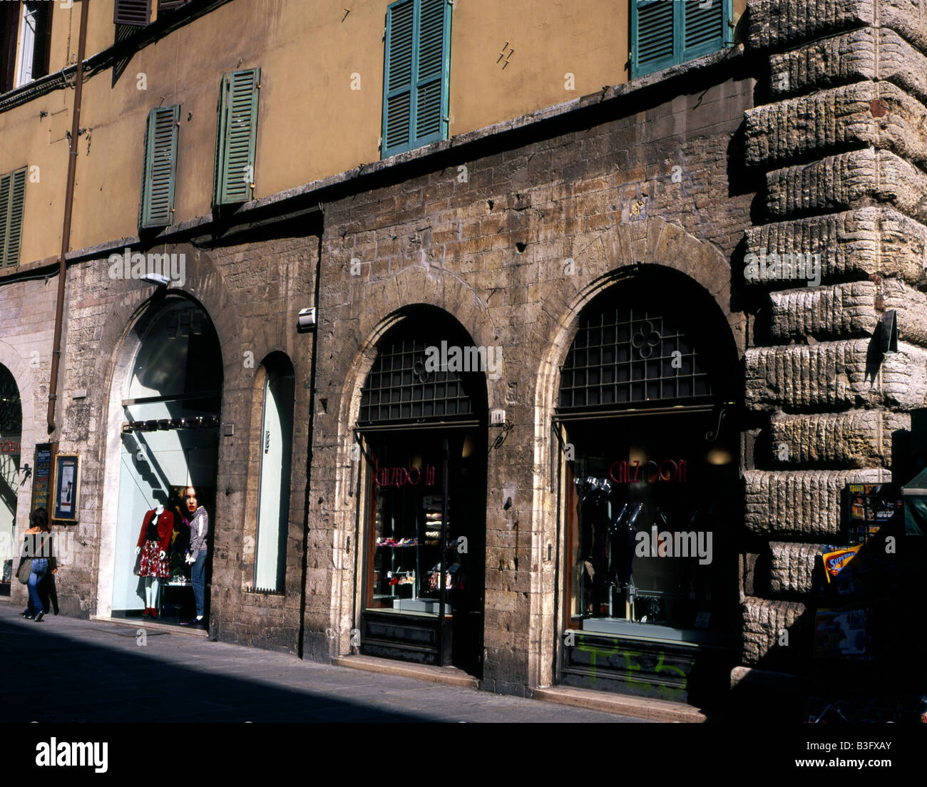 Negozi di abbigliamento Corso Vannucci, Perugia, Umbria, Italia Foto stock  - Alamy