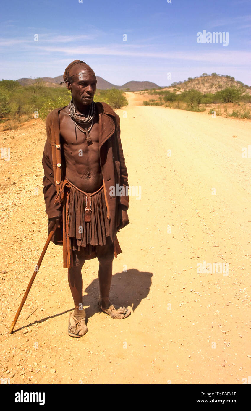 Uomo Himba della Namibia in africa Foto Stock