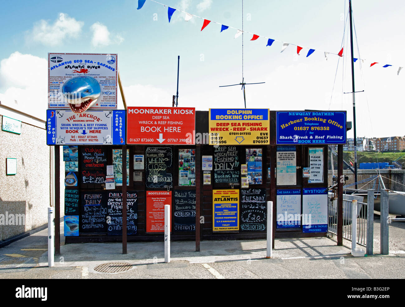 Un mare viaggio di pesca ufficio booking sul porto a newquay,cornwall,l'Inghilterra,uk Foto Stock