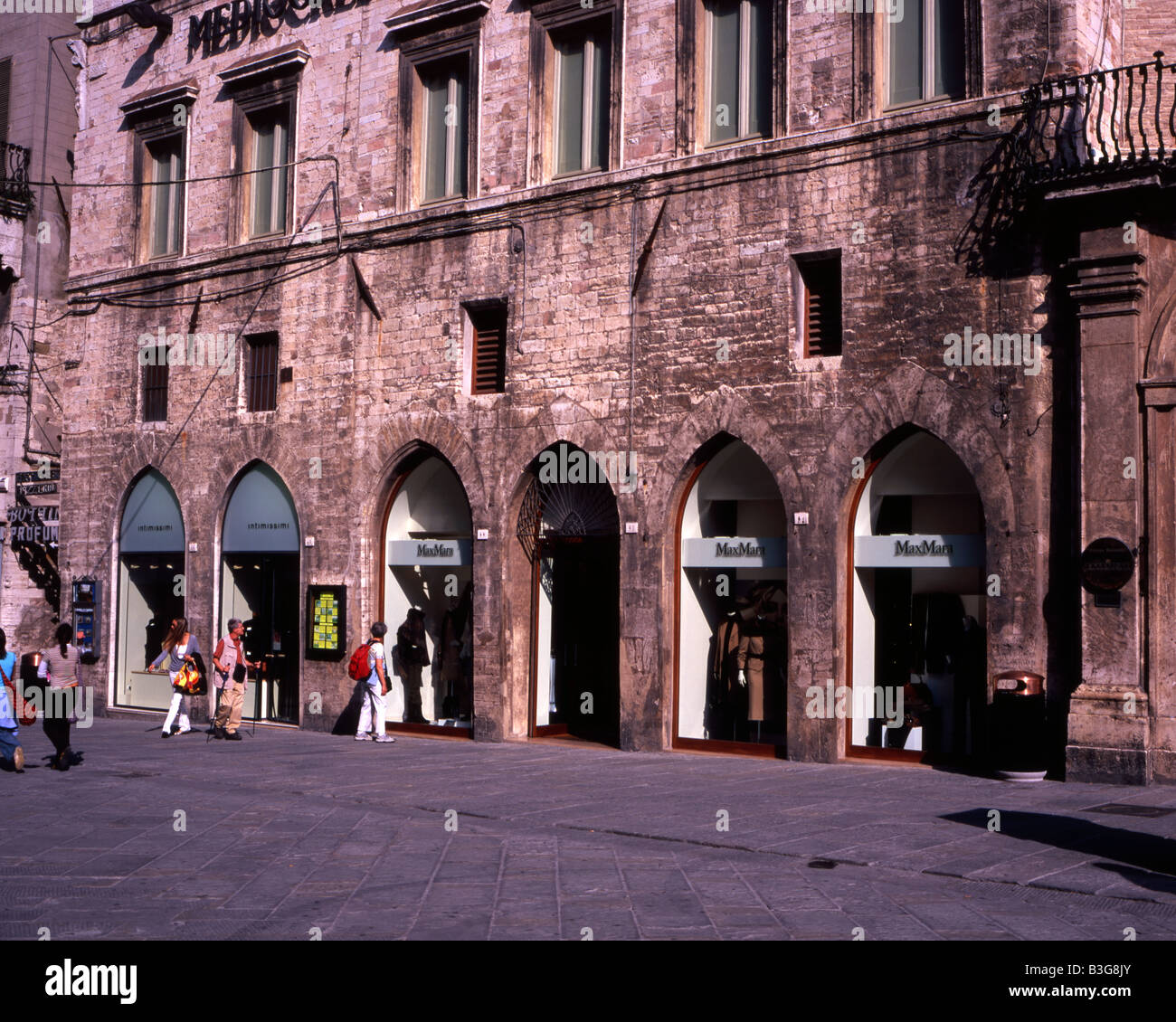 Negozi di abbigliamento Corso Vannucci, Perugia, Umbria, Italia Foto stock  - Alamy