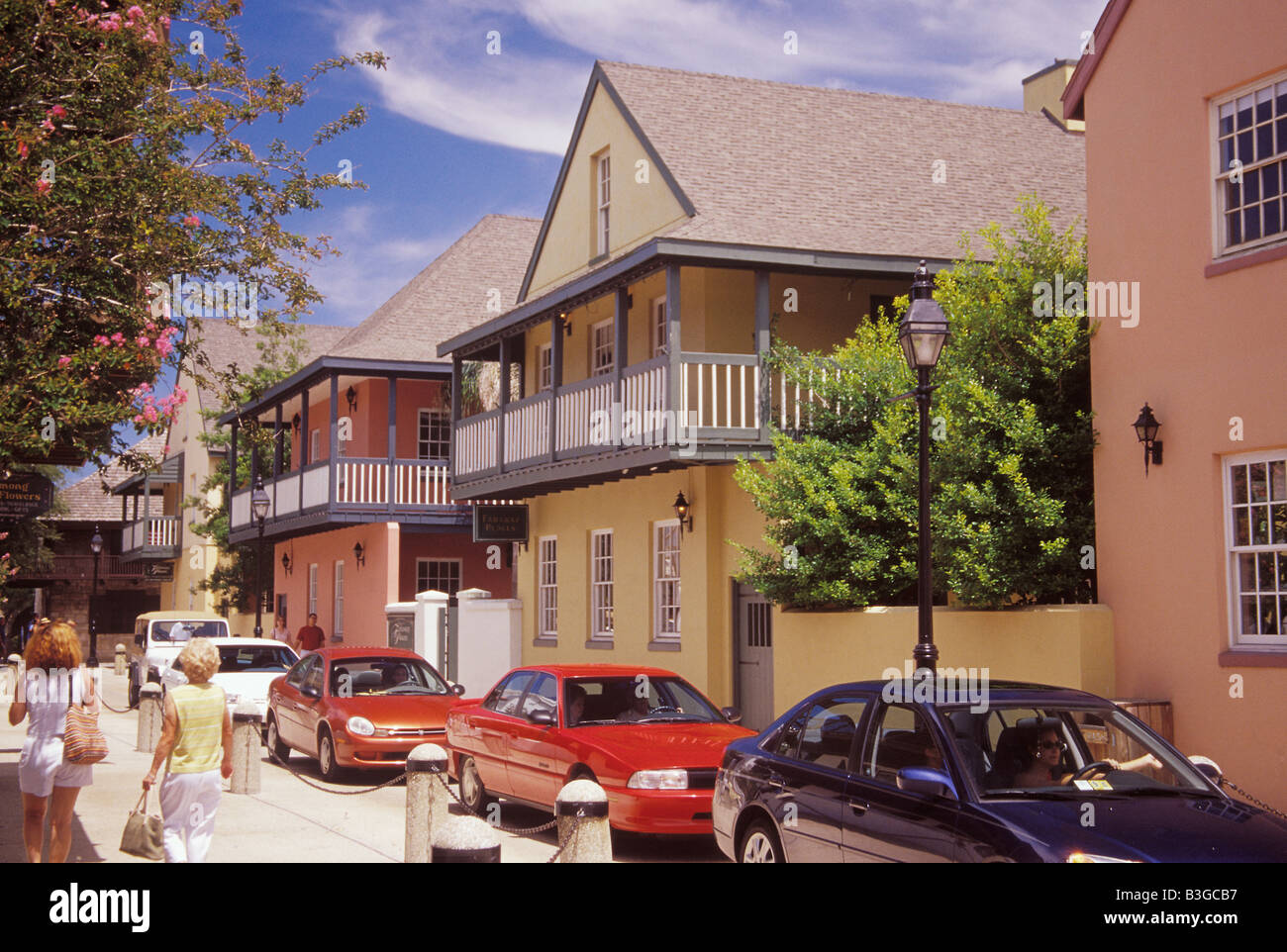 Balconi e buldings lungo Hypolita Street St Augustine Florida Foto Stock