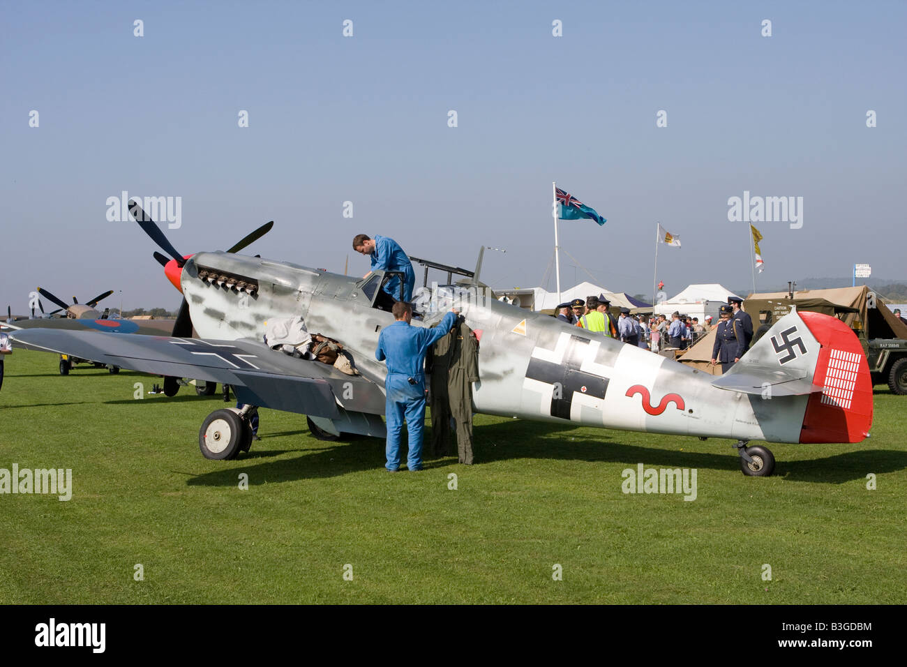 Messerschmidt e manutenzione equipaggio a Rafa carità Shoreham Airshow Aeroporto Sussex England Foto Stock
