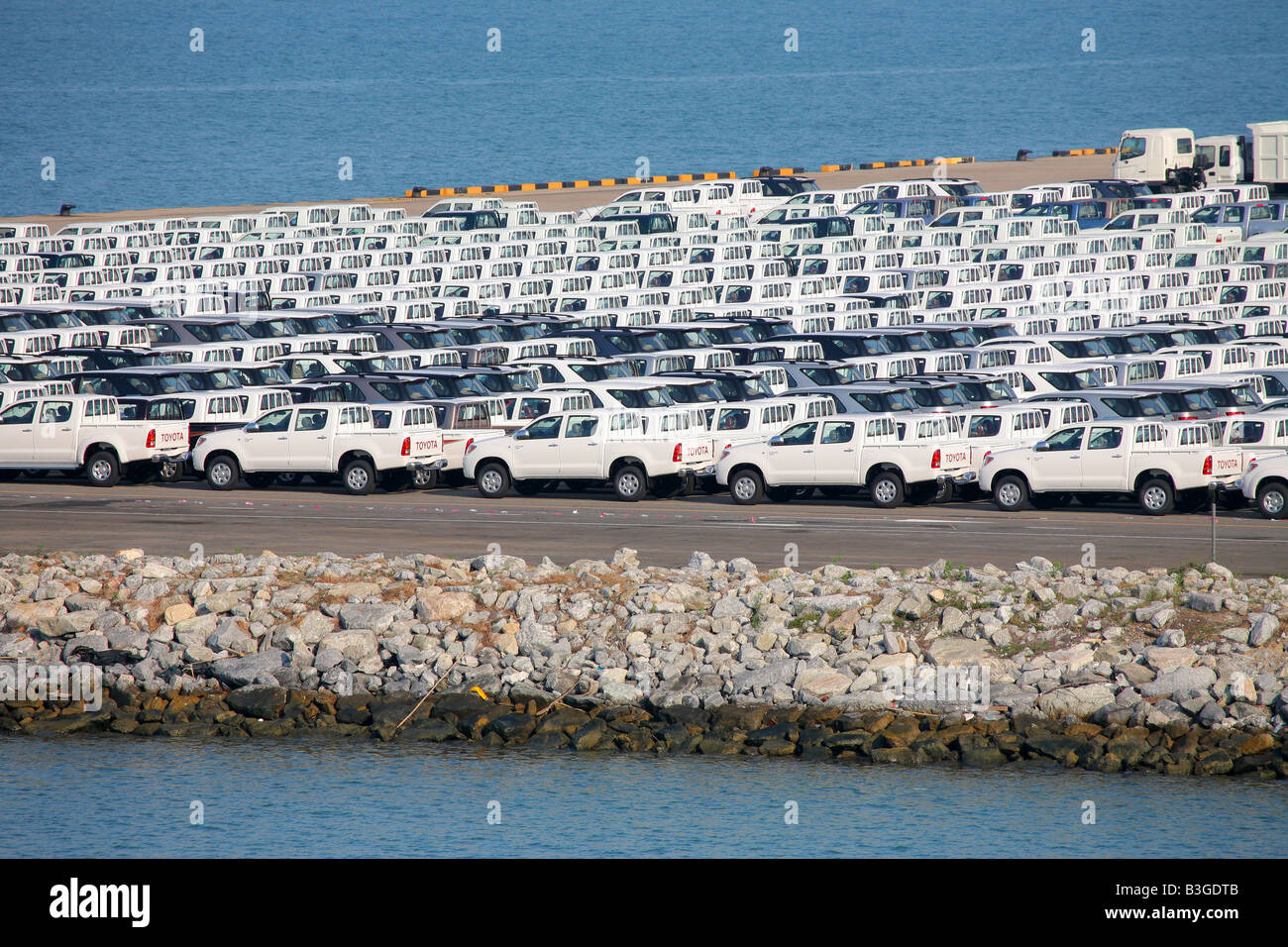 Automobili per l'esportazione sulla wharfe Bangkok in Thailandia Foto Stock