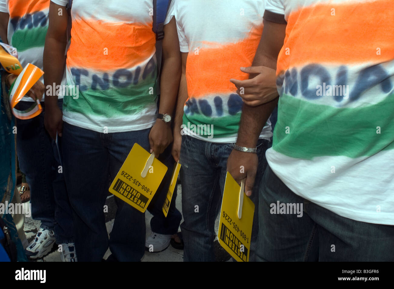 Indian americani appassionati di contenimento da parte di Western Union marzo nel Indian Independence Day Parade Foto Stock