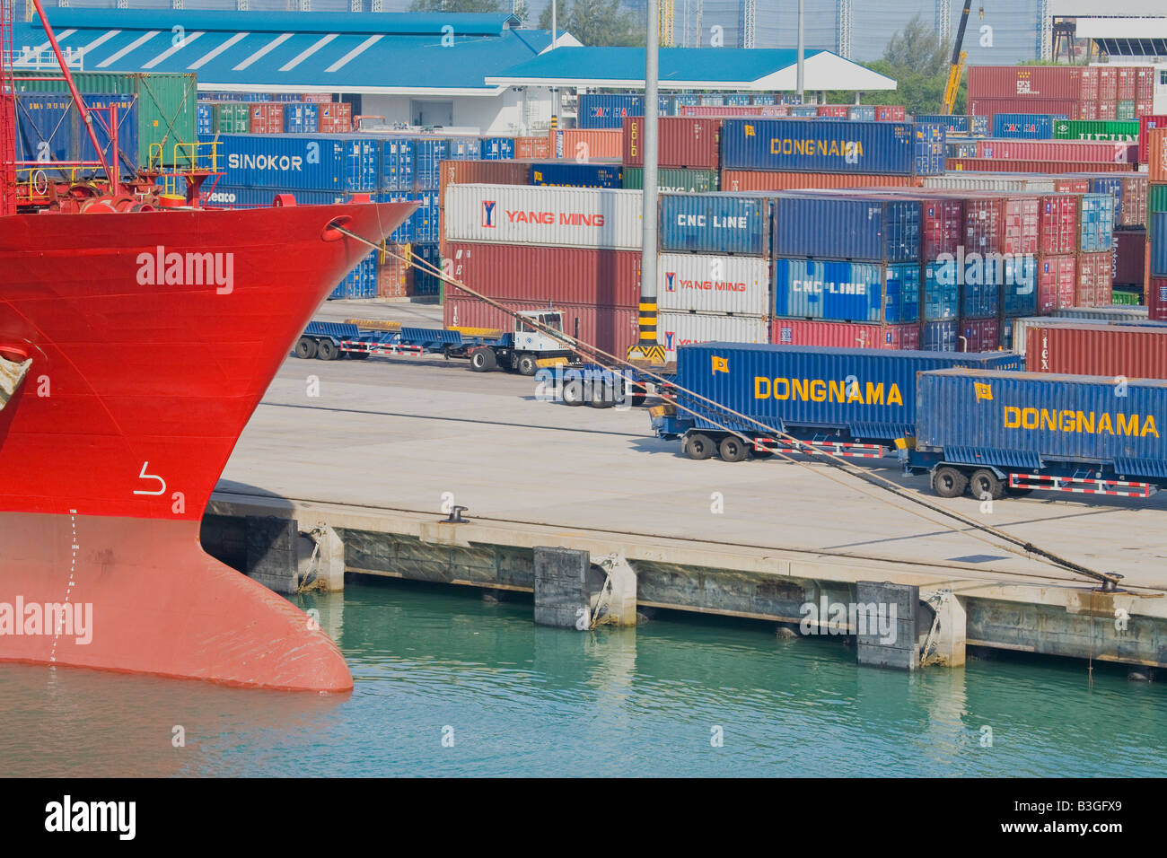 Contenitori per l'esportazione sulla wharfe Bangkok in Thailandia Foto Stock