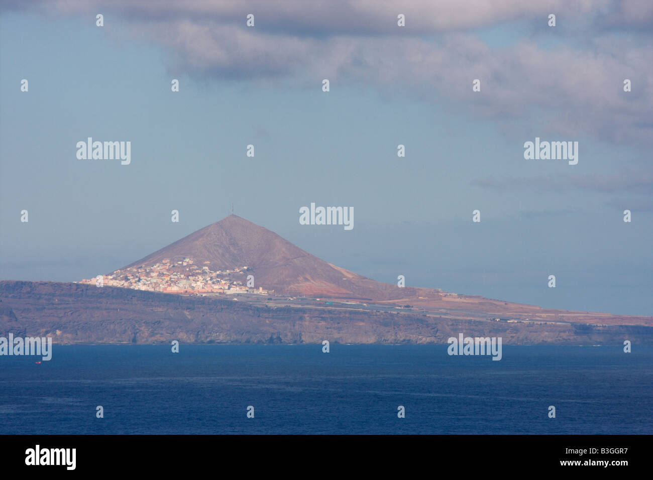 Case costruite sul vulcano estinto in Galdar, ex capitale di Gran Canaria nelle Isole Canarie. Foto Stock