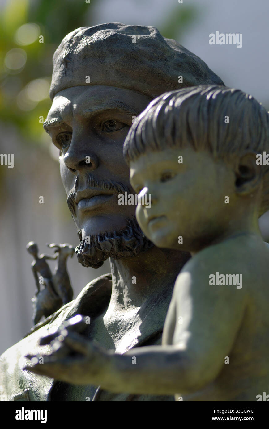 Close up della scultura di Ernesto Che Guevara con un neonato in Santa Clara provincia di Villa Clara Cuba Aprile 2007 Foto Stock