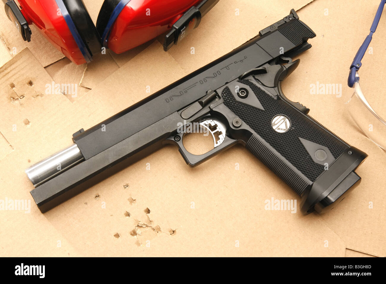 L'IPSC target pistola .45 punto 45 bullet 1911 gara racing Foto Stock