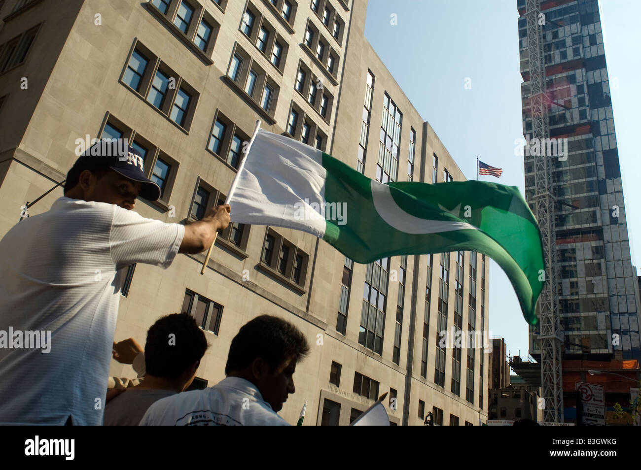 Gli americani pakistani raccogliere vicino Madison Square Park di New York Foto Stock