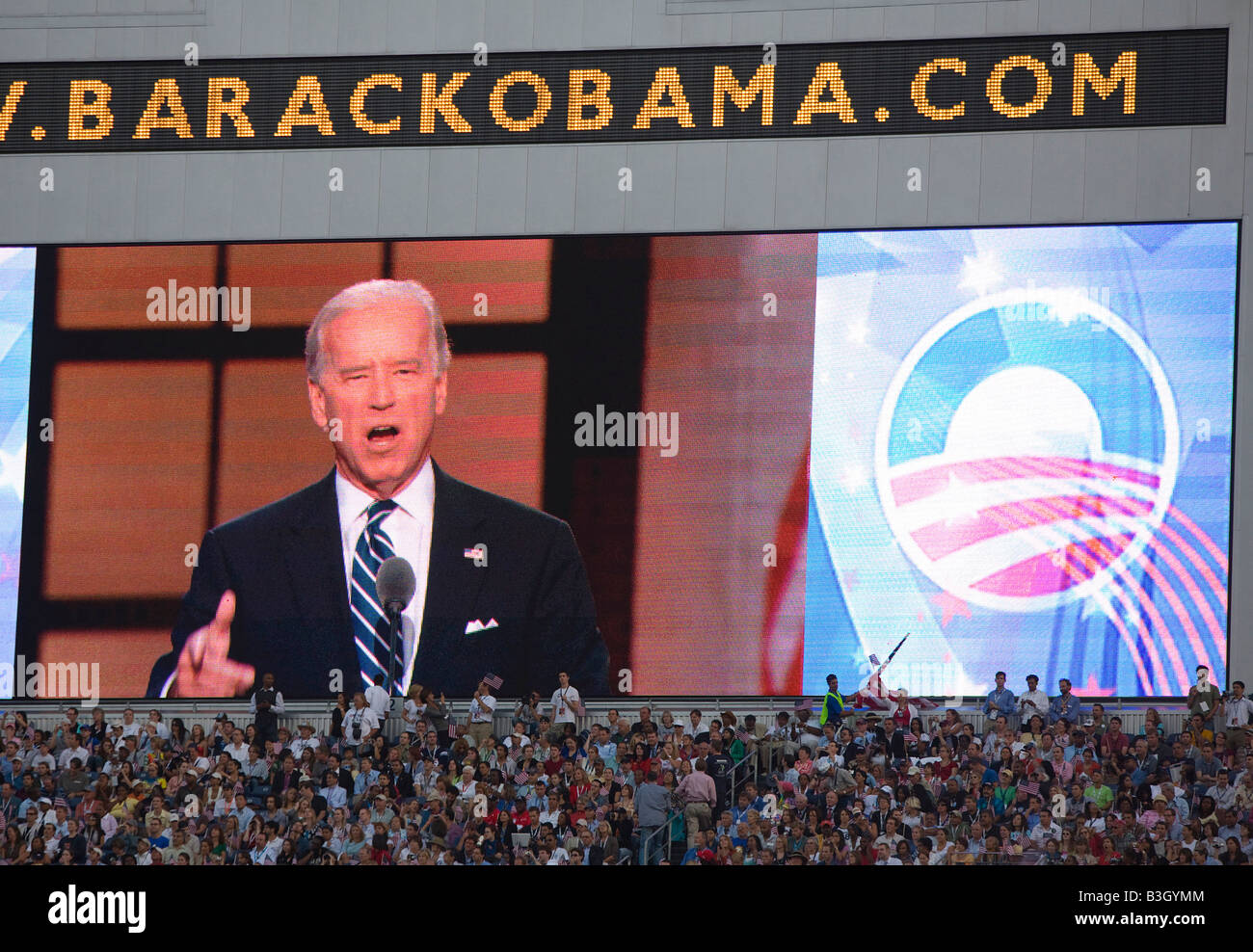 Vice candidato presidenziale Joe Biden parla di fronte il DNC prima di Barack Obama inizia il suo discorso di accettazione Foto Stock