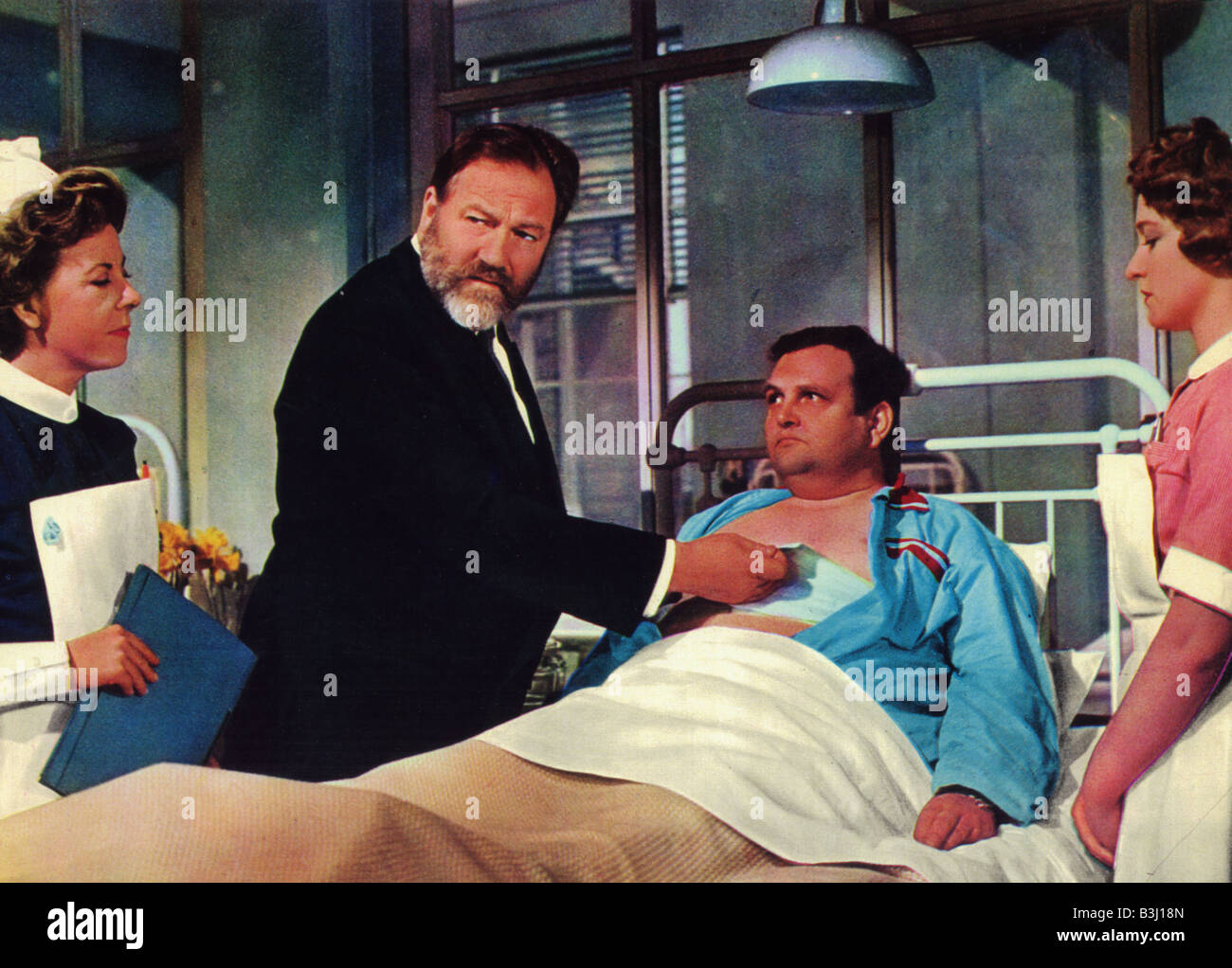 Dottore in emergenza 1963 Rank film con James Robertson giustizia Foto Stock