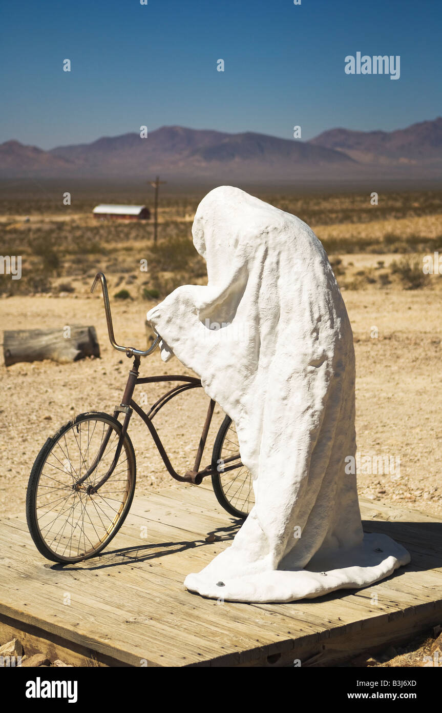 La scultura "Ghost Rider' 1984 da Charles Albert Szukalski, all'Goldwell Open Air Museum di riolite, Nevada, STATI UNITI D'AMERICA Foto Stock