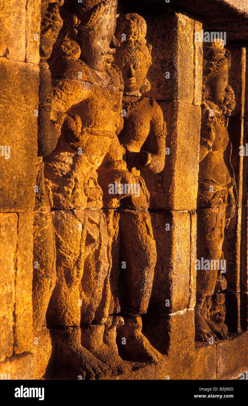 La parete orientale della scultura di sfiato dettaglio borobudur indonesia java Foto Stock