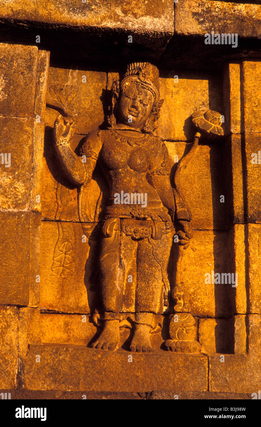 La parete orientale della scultura di sfiato dettaglio borobudur indonesia java Foto Stock