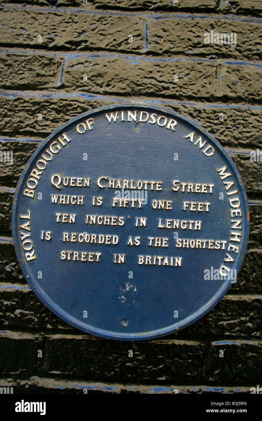 La placca in Windsor la registrazione la più piccola strada in Gran Bretagna: Queen Charlotte Street Foto Stock