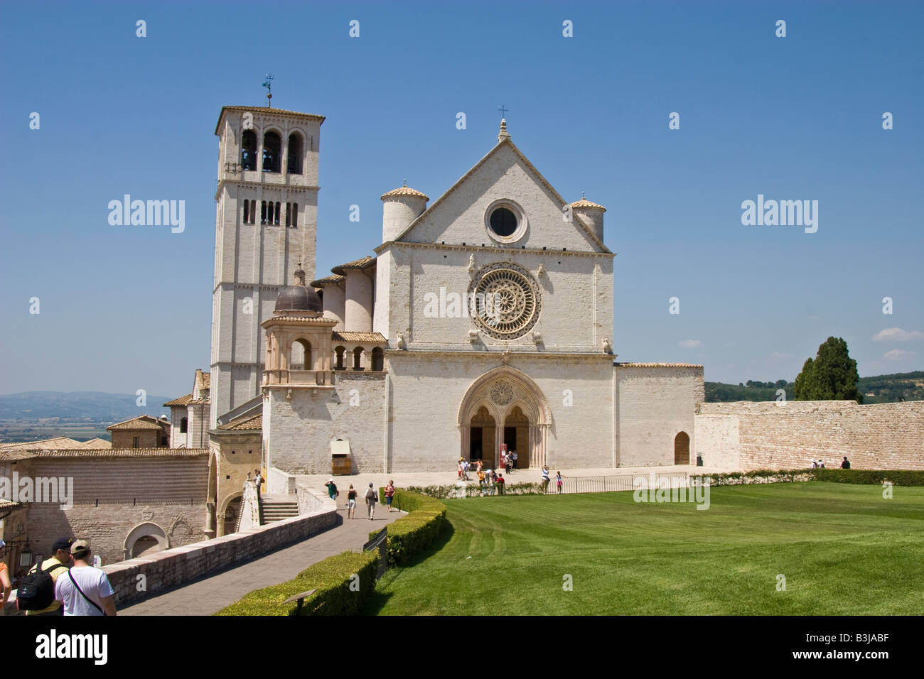Basilica di San Francesco d Assisi chiesa entrata italia umbria assisi cripta resti mortali di cadavere rose windows navata ad albero Foto Stock