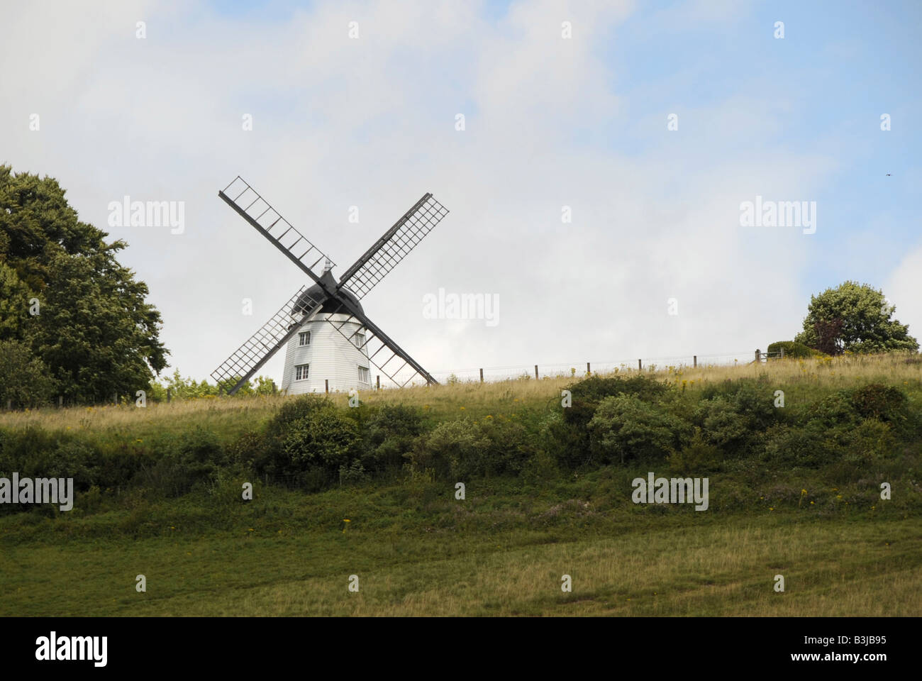 Cobstone mill - un tradizionale mulino a vento che si affaccia Turville nel Buckinghamshire Foto Stock