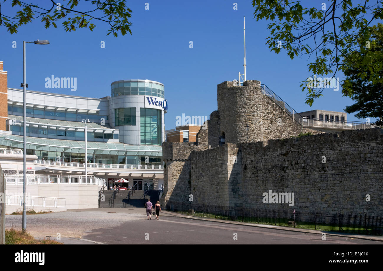 WestQuay alle mura della vecchia città di Southampton Regno Unito Foto Stock