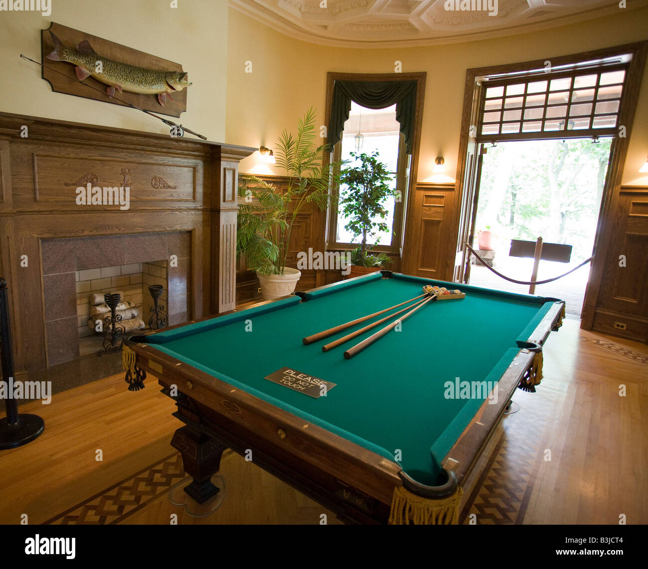 Boldt Castle Sala giochi: una tavola da biliardo domina la sala giochi in questo ripristinato Upstate New York Mansion Foto Stock