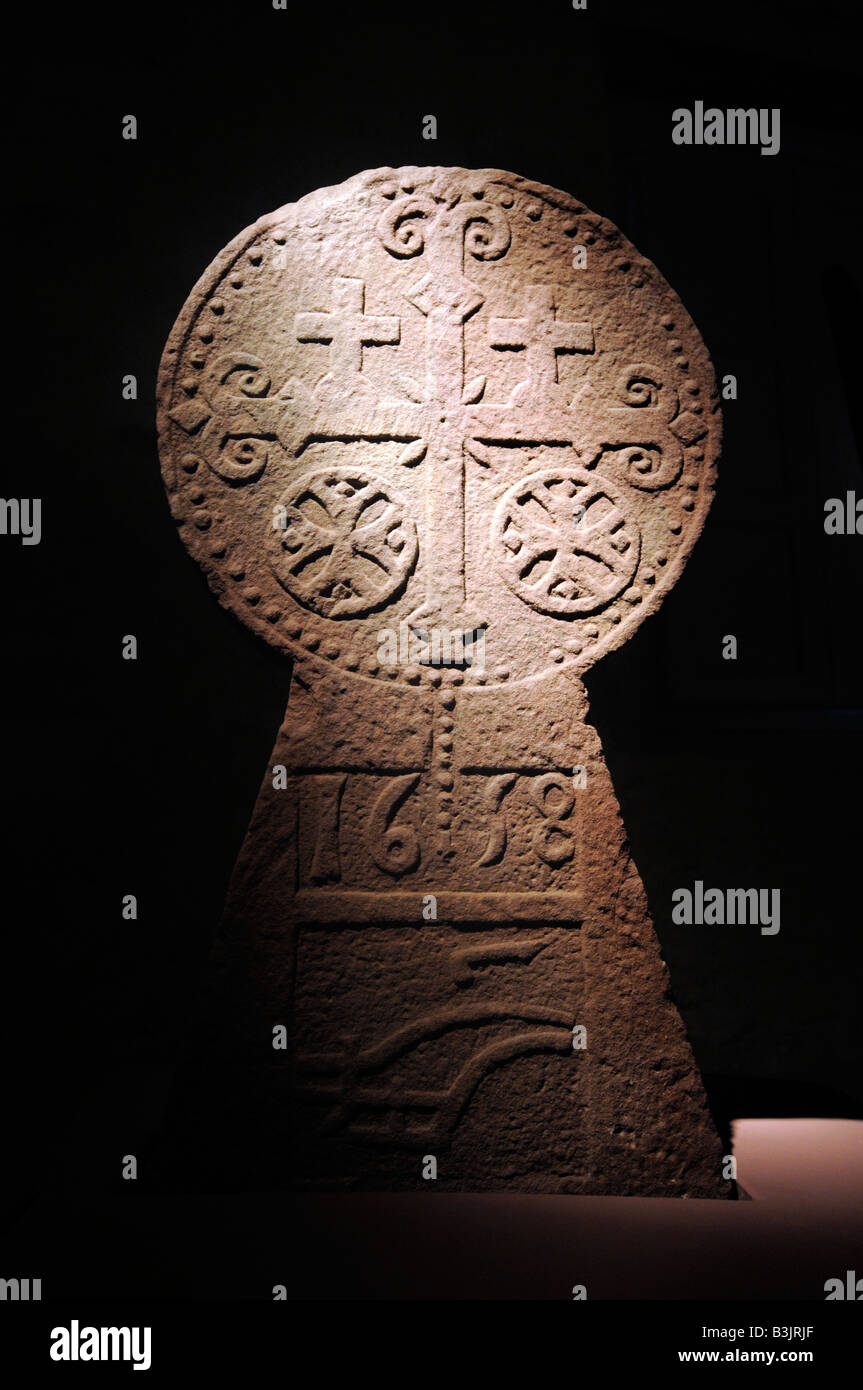 Stele funeraria in mostra al Museo Basco di Bayonne, Francia Foto Stock