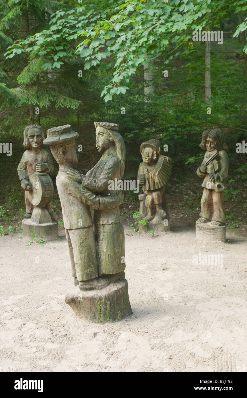 Statue in legno sulla Collina delle Streghe Juodkrante Curonian Spit Parco Nazionale della Lituania Foto Stock