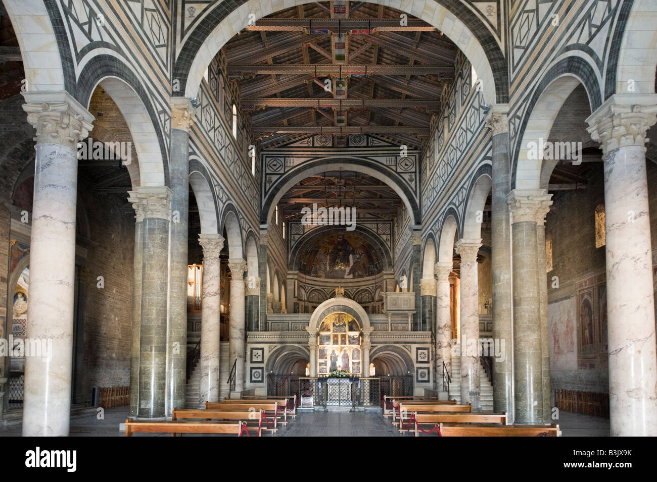 Interno della chiesa di San Miniato al Monte sull'Oltrarno Firenze, Toscana, Italia Foto Stock
