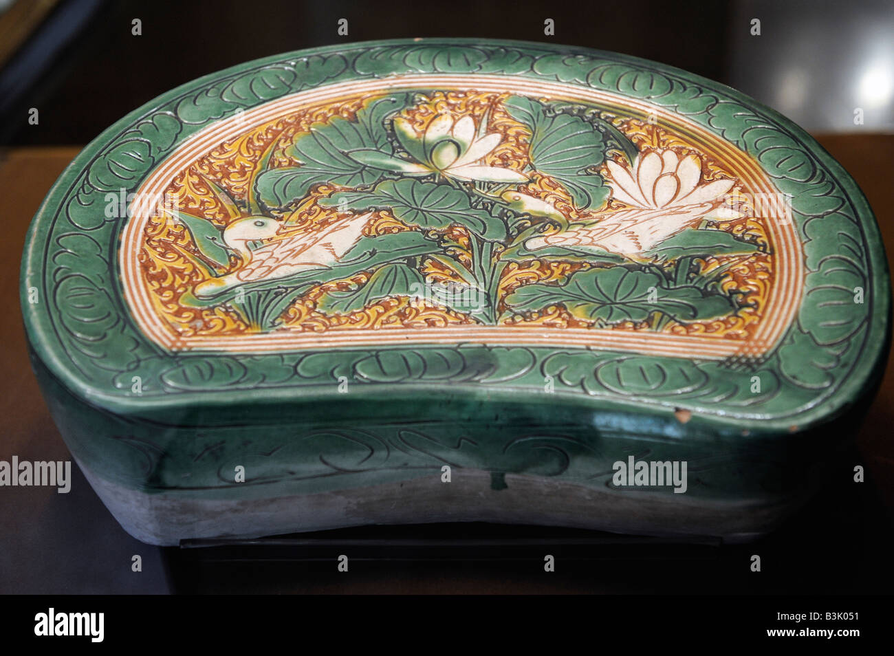 Antica cinese cuscino in porcellana. 04-set-2008 Foto Stock